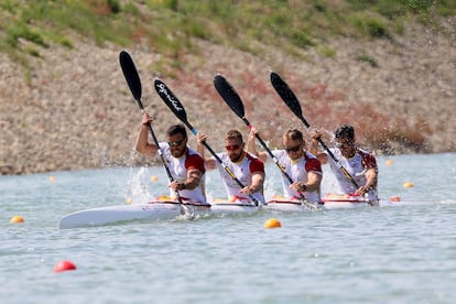 Saúl Craviotto, Carlos Arévalo, Marcus Cooper y Rodrigo Germade, en la Copa del Mundo de Račice de este sábado donde han ganado el oro. (RFEP)