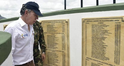 Santos, durante un homenaje a los militares ca&iacute;dos en el conflicto el lunes en el departamento de Meta. 
 
 