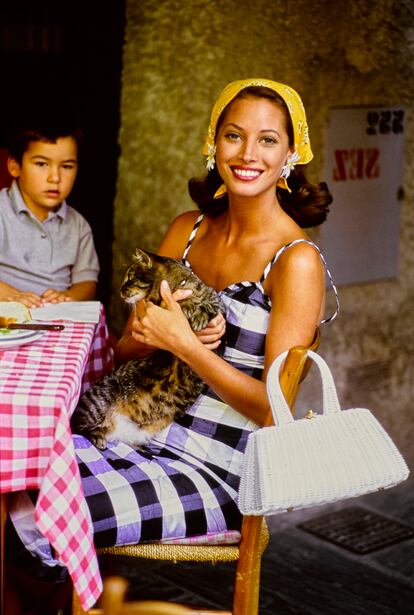 La modelo Christy Turlington, una postal perfecta del verano en Portofino, posando para Vogue en 1992.