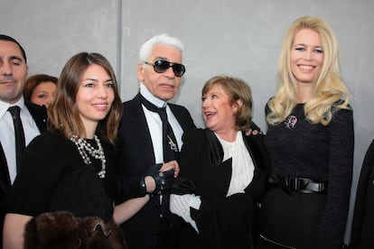Marianne Faithfull trabajó para Sofia Coppola en la película Maria Antonieta, donde interpretaba a María Teresa de Austria. En la imagen, junto a Claudia Schiffer, Karl Lagerfeld y la propia Sofia Coppola en 2008.