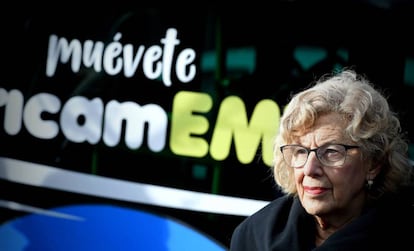 La alcaldesa, Manuela Carmena, present&oacute; esta ma&ntilde;ana la nueva l&iacute;nea 76.
 