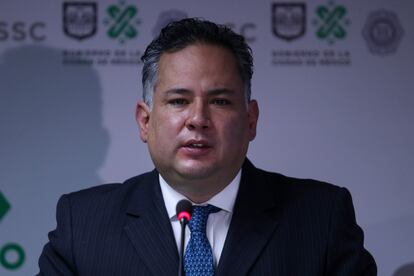 Santiago Nieto durante una conferencia de prensa el 13 de octubre de 2021.