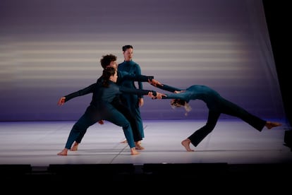 Representación de 'Natural Order Of Things', de los coreógrafos y bailarines Guy Nader y María Campos, en Cádiz.
