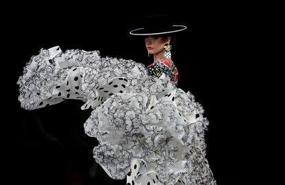 Desfile de Con T D'Touche, el pasado 29 de enero de 2023, durante la Semana Internacional de la Moda Flamenca (Simof), en Sevilla.