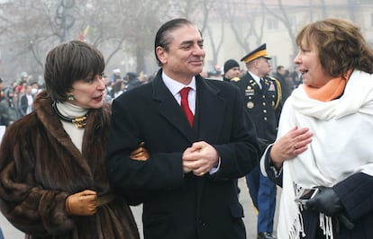 El príncipe Paul Philippe con su esposa, Lia, en un desfile militar por el Día Nacional de Rumania, el 1 de diciembre de 2008.