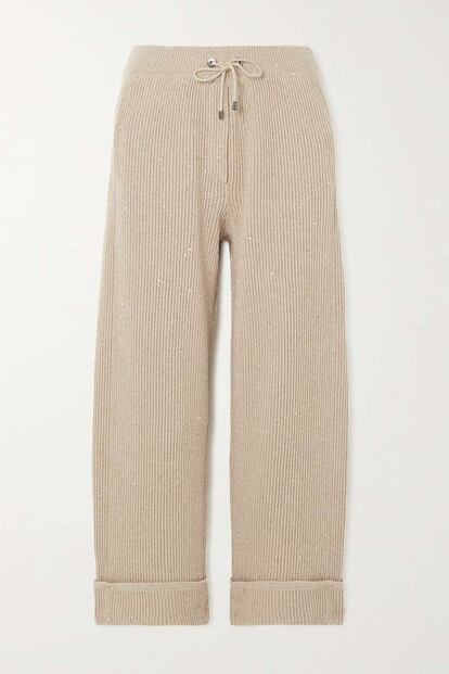 La versión más sofisticada es de Brunello Cucinelli con este pantalón en canalé y detalles de lentejuelas doradas.

2.300€