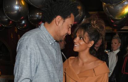 Halle Berry y Alex Da Kid, el pasado lunes en una fiesta en Londres.