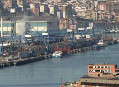 Vista de la ACB en Sestao, que ha recibido la Autorización Ambiental Integrada para un planta de ácido clorhídrico.