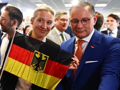 El copresidente de Alternativa para Alemania (AfD), Tino Chrupalla, y su vicepresidenta, Alice Weidel, celebraban este domingo en Berlín los resultados de las elecciones.