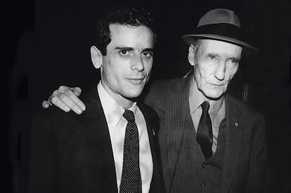 Howard Brookner y William Burroughs, el autor y el modelo. O mejor, el alumno y el patriarca del vicio embarcados en un viaje de cinco años a finales de los setenta.