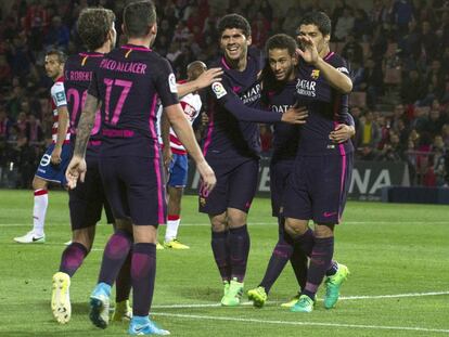 Los jugadores del Barcelona celebran el tanto de Neymar. 