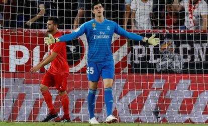 Courtois tras el segundo gol del Sevilla.