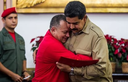 Diosdado Cabello e Nicol&aacute;s Maduro, em Caracas.