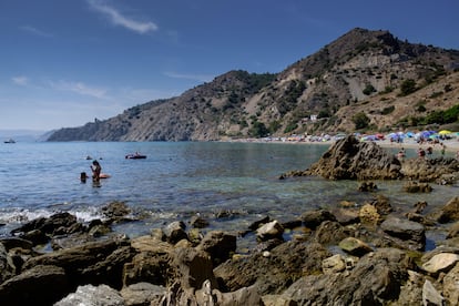 Playa del Cañuelo, en el parque natural Los Acantilados de Maro-Cerro Gordo, en Nerja (Málaga).
