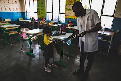 Niños en una escuela de Mozambique.