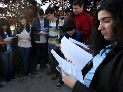 Estudiantes en el primer d&iacute;a de Selectividad  en la Universidad Complutense de Madrid.