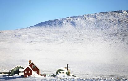 Casas situadas cerca de la base aérea de Thule.