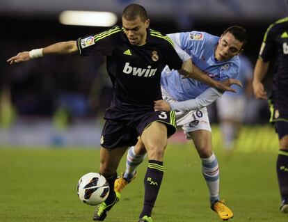 Pepe se marcha de Iago Aspas.