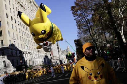 Pikachu durante el paso del desfile por Central Park en Nueva York. 