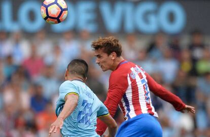 Griezmann remata de cabeza