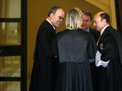 José Manuel Bandrés (a la izquierda), el 23 de marzo de 2010 en el Tribunal Supremo.