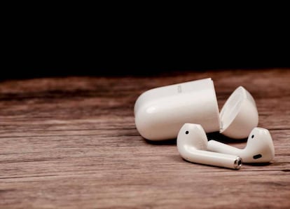 AirPods blancos