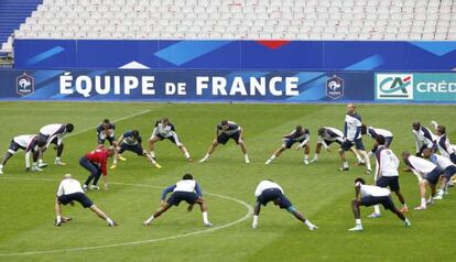 Los jugadores de la selección francesa durante el entrenamiento celebrado en París