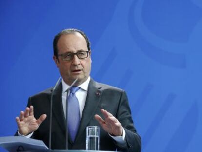 El presidente franc&eacute;s, Francois Hollande, junto con la canciller alemana, Angela Merkel.