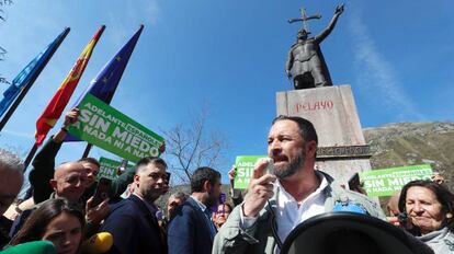 Abascal empezó su altisonante campaña en el santuario de Covadonga, en Cangas de Onís (Asturias).