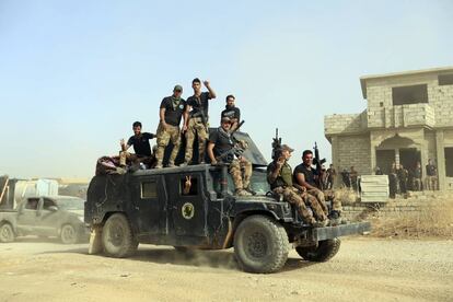 Tropas kurdas se dirigen a Mosul, el pasado sábado.