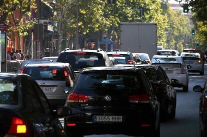 Tr&aacute;fico en la calle de Alcal&aacute;, el 5 de septiembre de 2017. 