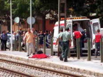 B S/N - 09/08/2000 - Color - Recibido por e-mail - Un hombre ha sido arrollado por el tren "Euromed" en la estación de Salou, Tarragona y el cuerpo ha sido despedido contra dos mujeres que han resultado heridas - Foto : Josep Lluis Sellart -