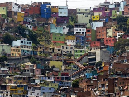 Comuna 13, uma das áreas mais pobres de Medellín, Colômbia.