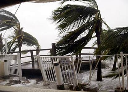 Vientos de más de 200 Km/h azotan el enclave turístico de Fort Myers Beach, en Florida.