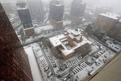 Vista general de la intensa nevada caída esta mañana en el centro de la capital, el 5 de febrero de 2018.