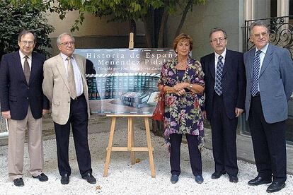 De izquierda a derecha, Jos Carlos Mainer, Jos ?lvarez Junco, Guadalupe Ferrer, Juan Pablo Fusi y Santos Juli.