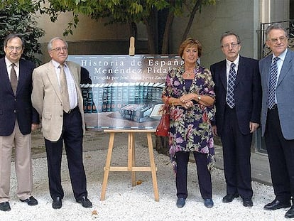 De izquierda a derecha, José Carlos Mainer, José Álvarez Junco, Guadalupe Ferrer, Juan Pablo Fusi y Santos Juliá.