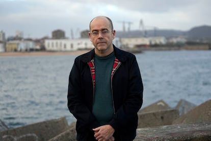 David Guardado, autor de 'Nunca vencida. Una historia de la idea de Asturias' (La Fabriquina), posa en Gijón el 9 de enero de 2024.