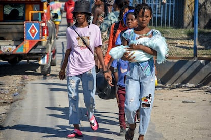 Residents of Cite-Soleil, north of the capital of Haiti, leave their neighborhoods due to the increasing number of armed conflicts between criminal groups, on February 12.