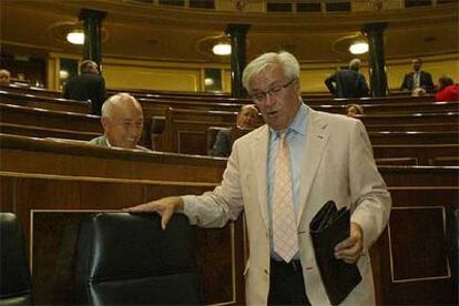 El Ministro de Industria, Joan Clos, en el Parlamento durante la sesión de control al Gobierno.