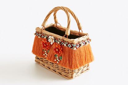 Un bolso cesta

El año pasado causaron furor y ahora la fiebre por los materiales naturales continúa así que no olvides un bolso cesta o un capazo de esparto para tus looks de playa, de tarde e incluso, de noche. Es uno de los comodines del verano. (En la imagen, bolso de Uterqüe).