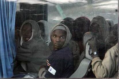 Inmigrantes en el aeropuerto de Tenerife.