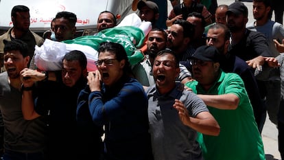 Funeral de militantes do Hamas para algumas das vítimas dos bombardeios israelenses, nesta quinta-feira, em Gaza.