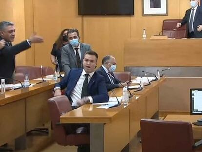 Sesión plenaria en la Asamblea de Ceuta el pasado mes de mayo, en la que el consejero de Medio Ambiente, Yamal Dris (PP), se enfrenta al diputado de Vox Carlos Verdejo.
