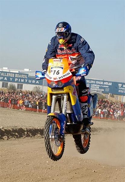 El español Jordi Durán, durante la tercera etapa del rally Dakar disputada en la base aerea de Armilla (Granada).