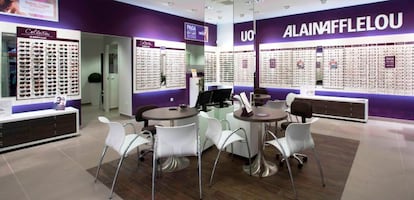 Interior de una tienda de Alain Afflelou.