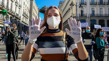 Manifestação de profissionais de saúde em Madri com o lema “Vocação não justifica exploração”, em 12 de outubro.