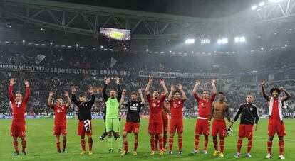 Los jugadores del Bayern celebran su clasificación para semifinales ante el Juventus.