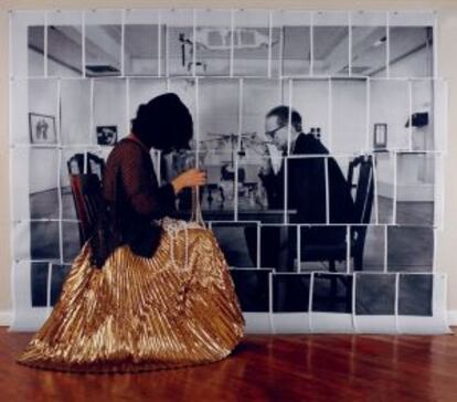 La fotografía 'Les amoureuses (Elena & Rrrose)', 2001, de Elena del Rivero, una de las obras de la colección del Artium expuestas en Salamanca.