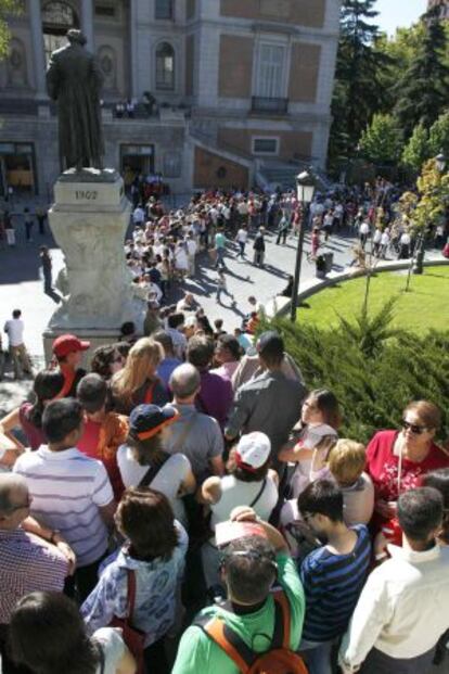 Colas a las puertas del Prado, una de las instituciones que mejor maneja las armas del mecenazgo.